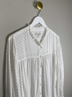 Lollys Laundry str. XL<br/>prikket bluse