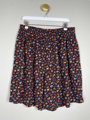 Laura Ashley str. 42 <br/> blomstret nederdel