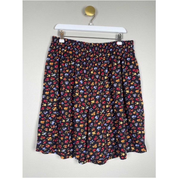 Laura Ashley str. 42 <br/> blomstret nederdel