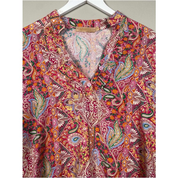 Marta str. S/M <br/> pink mønstret bluse med flæser - Image 2