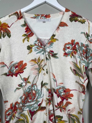 Susskind str. L <br/> hvid bluse med blomster