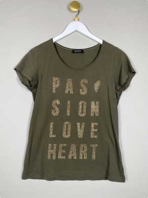 Mos Mosh str. M <br/> armygrøn t-shirt med sten