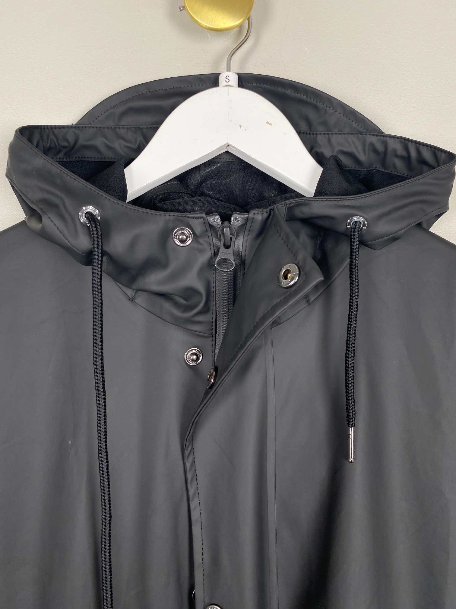 Samsøe & Samsøe str. S <br/> sort regnjakke - Billede 4