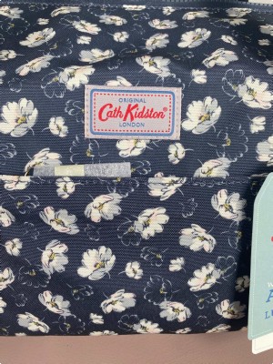 Cath Kidston S F Hldl Falling Cosmos <br/> blomstret tur taske