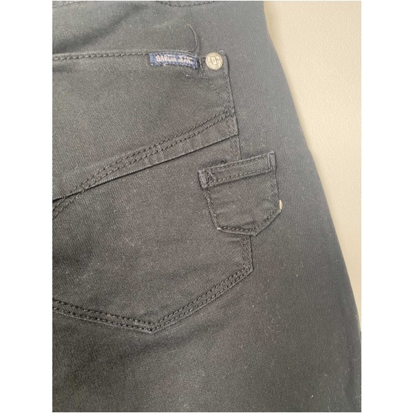 Garcia Jeans str. S <br/> sorte denimshorts - Image 3