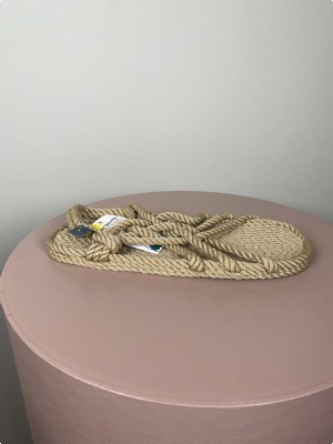 Nomadic State of Mind str. 42 <br/> brune sandaler