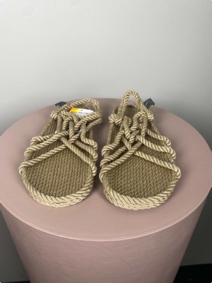 Nomadic State of Mind str. 42 <br/> brune sandaler