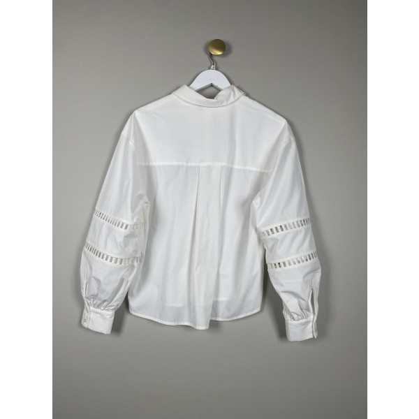 Vero Moda str. M <br/> hvid skjorte med hul detaljer - Image 3
