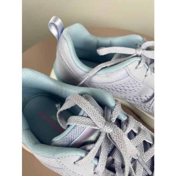 Sketchers str. 36 <br/> lys lilla sneaker med blå detaljer - Image 4
