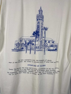 Anerkjendt str. L <br/> råhvid t-shirt med print på ryggen