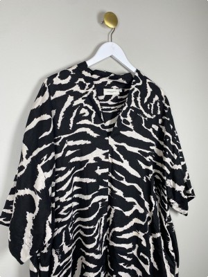 Cph Muse str. L <br/> kjole med lommer og zebraprint