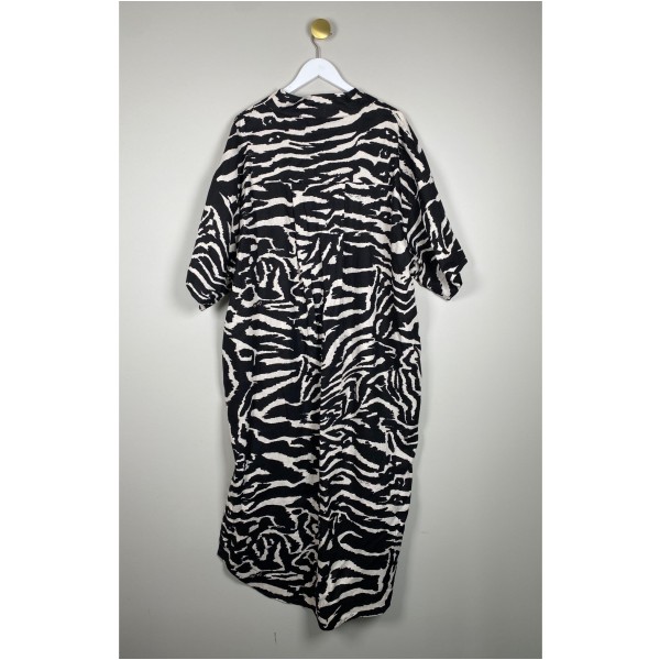 Cph Muse str. L <br/> kjole med lommer og zebraprint - Image 3