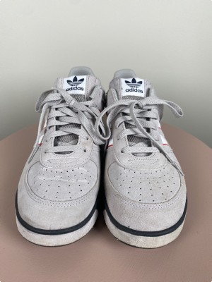 Adidas str. 44,5 <br/> grå sneakers