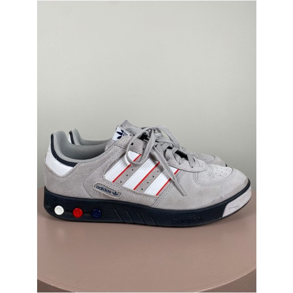 Adidas str. 44,5 <br/> grå sneakers