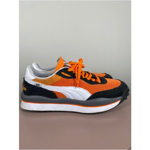 Puma str. 45 <br/> orange og sorte sneakers