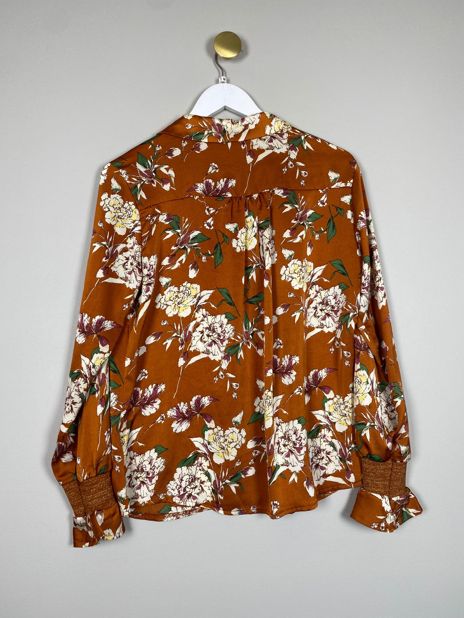 Love & Devine str. M <br/> skjorte med blomster, brændt orange - Billede 3