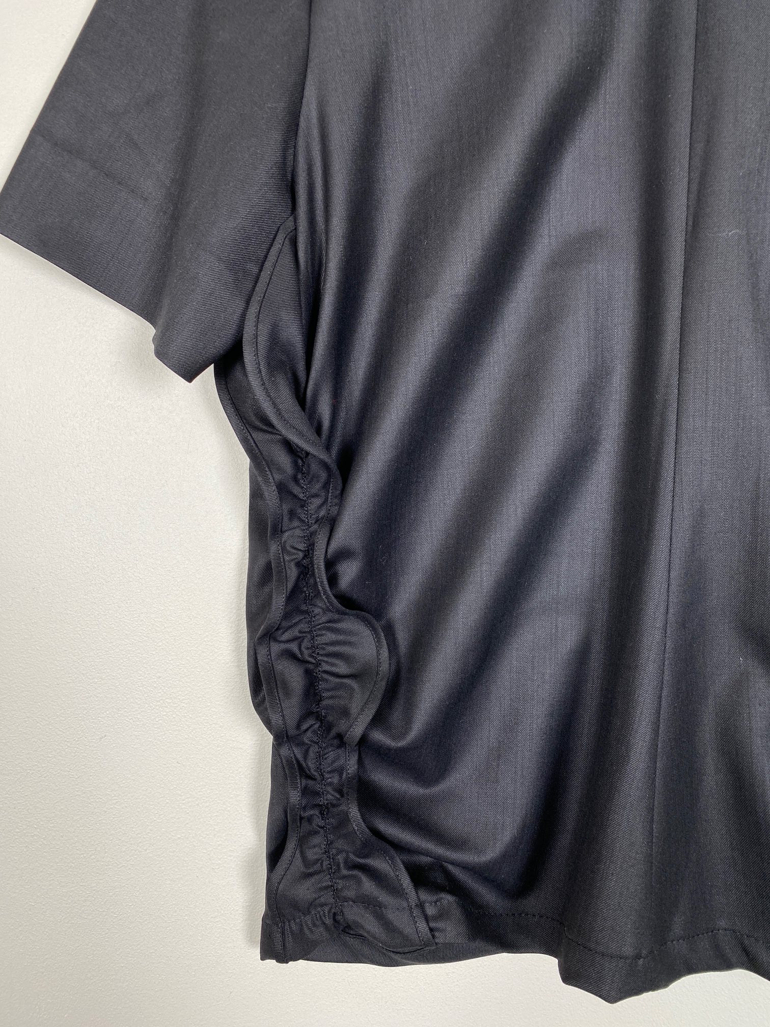 COS str. 40 <br/> sort bluse - Billede 2