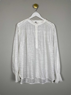 Gustav str. 44 <br/> hvid bluse