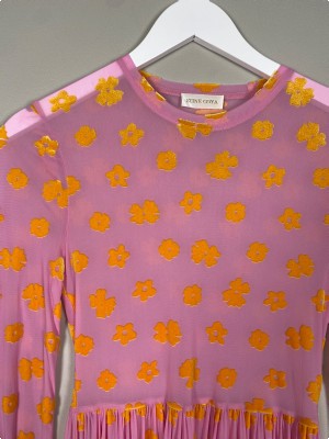 Stine Goya str. XS <br/> lyserød kjole med gule velourblomster