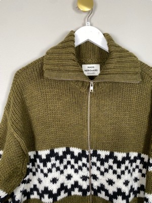 Mads Nørgaard str. S <br/> grøn cardigan med lynlås