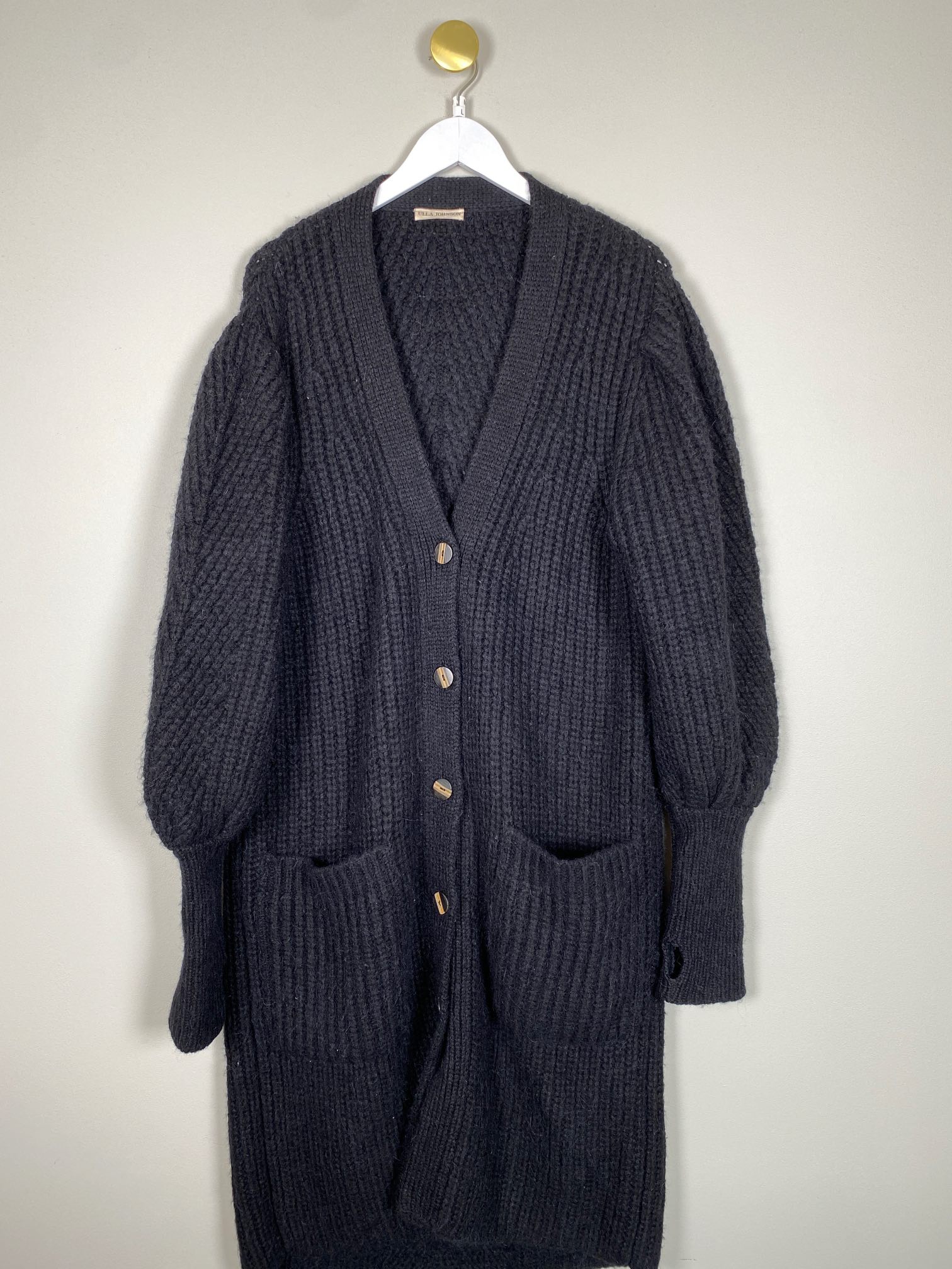 Ulla Johnson str. M/L <br/>lang sort cardigan, 70% baby alpaka