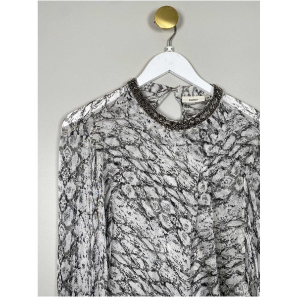 Dranella str. 40 <br/> bluse med detalje ved kraven - Billede 2