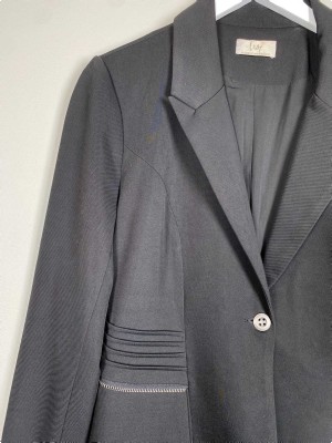 Isay str. 40 <br/> sort blazer