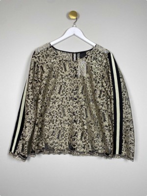 Karen by Simonsen str. 40 <br/> bluse med gulddetaljer