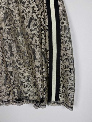 Karen by Simonsen str. 40 <br/> bluse med gulddetaljer