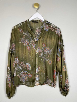 Jad str. M <br/> grøn bluse med blomster