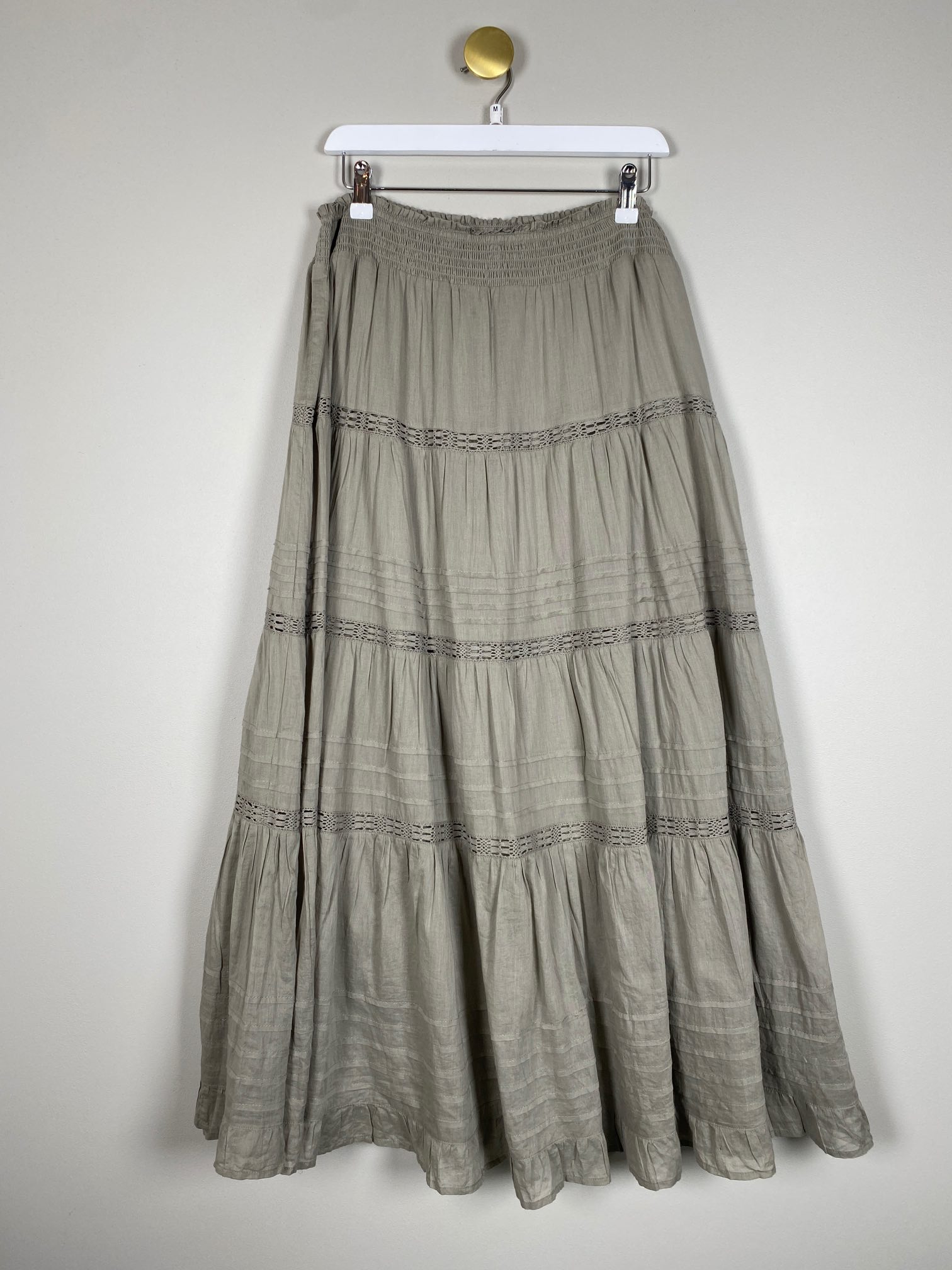 Neo Noir str. M/L <br/> lang nederdel med hulmønster, støvet grøn