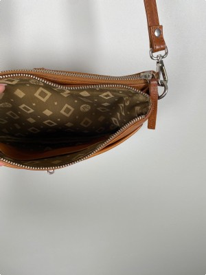 Adax skuldertaske <br/> brun med 2 store rum med lynlås