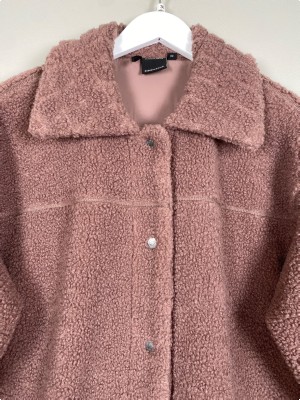Didriksons str. 36 <br/>rosa teddy-jakke, fitter stort