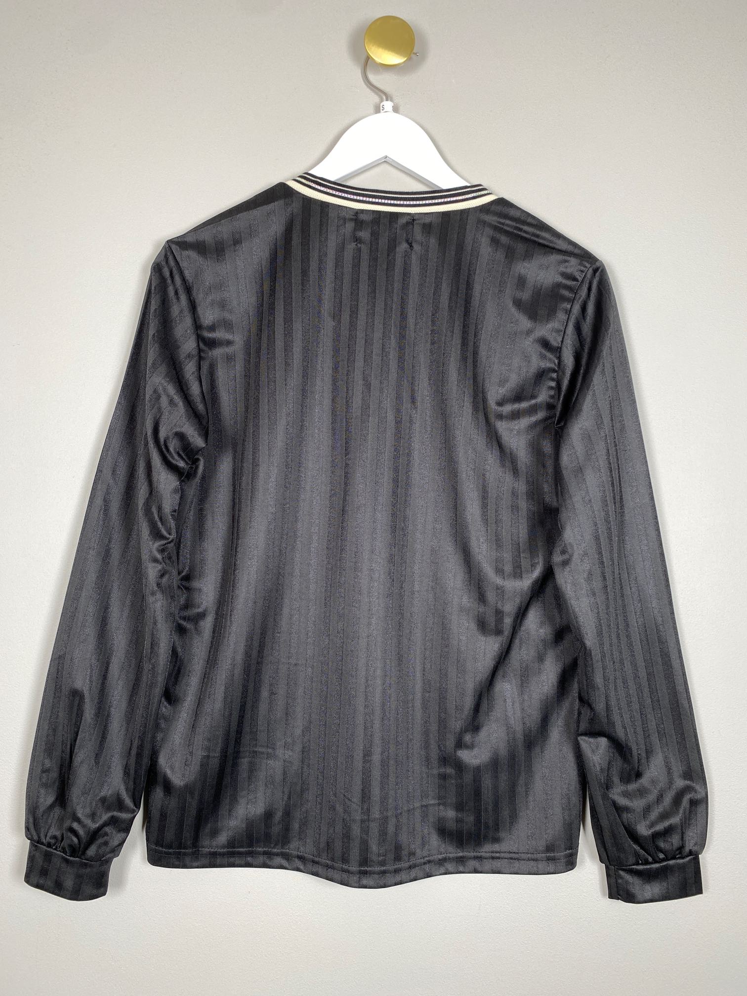 Liberté str. S <br/> sort bluse med v-udskæring - Billede 3