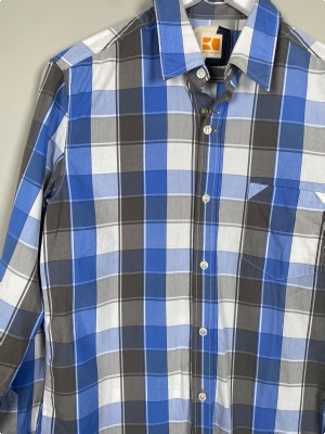 Hugo Boss str. M <br/> ternet skjorte