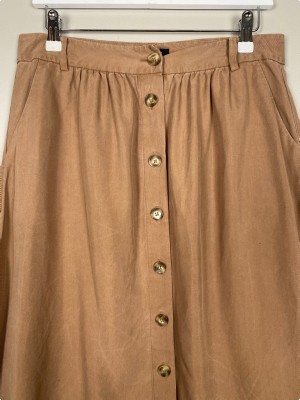 More & More str. 38 <br/> brun nederdel med knapper foran
