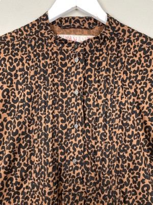 Munthe str. 36 <br/> brun kjole med sort mønster, oversized