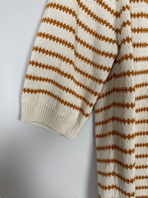 Grobund str. M <br/> beige strik med orange striber