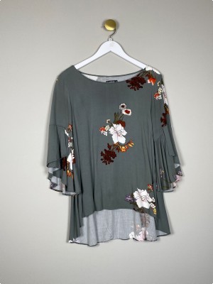 Soulmate str. M <br/> blomstret bluse
