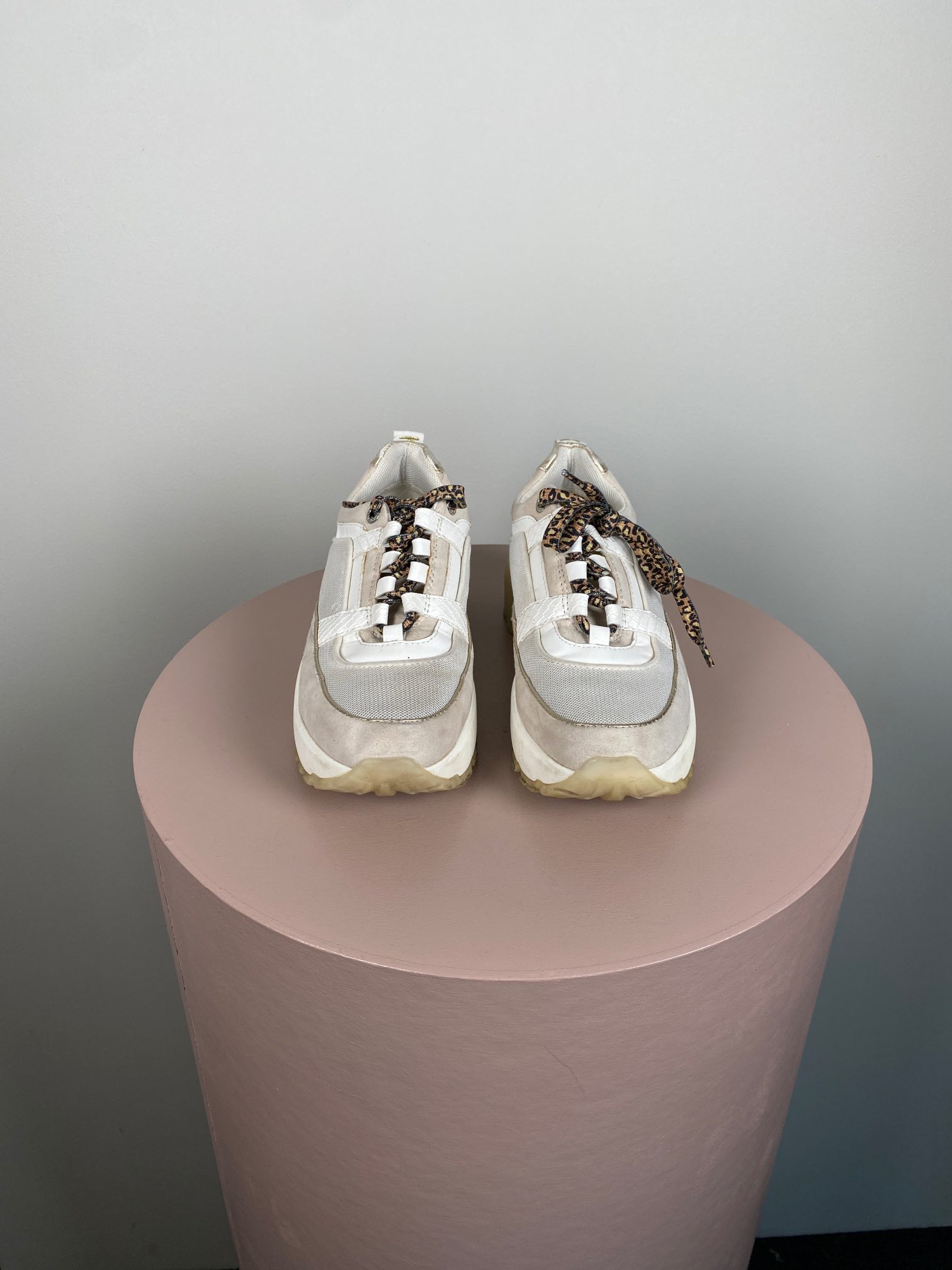 Kurt Geiger str. 38 <br/> lyse sneakers - Billede 2