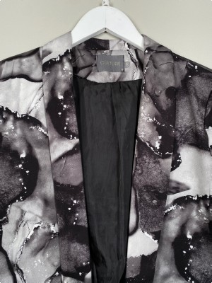 Culture str. S <br/> mønstret blazer
