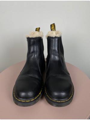Dr. Martens str. 40 <br/> sort støvlet med foer
