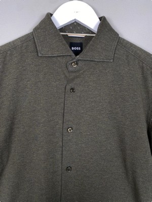 Hugo Boss str. 40 <br/> grøn skjorte