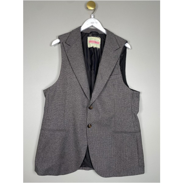 Hanne Lugnfors str. M/L <br/> grå vest, oversize