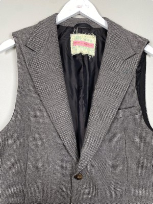 Hanne Lugnfors str. M/L <br/> grå vest, oversize