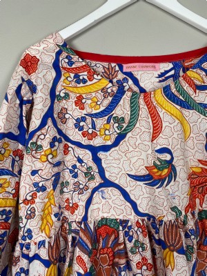 Hanne Lugnfors str. M/L <br/> bluse i farverigt mønster