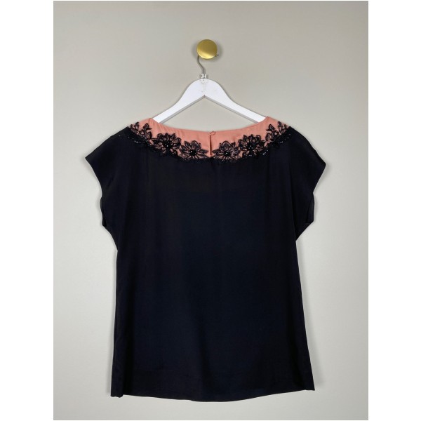 Monsoon str. 36 <br/> sort top med blonder og sten ved krave - Billede 3