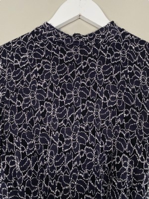 Veromoda str. 36 <br/b> peplum bluse med fine høj hals