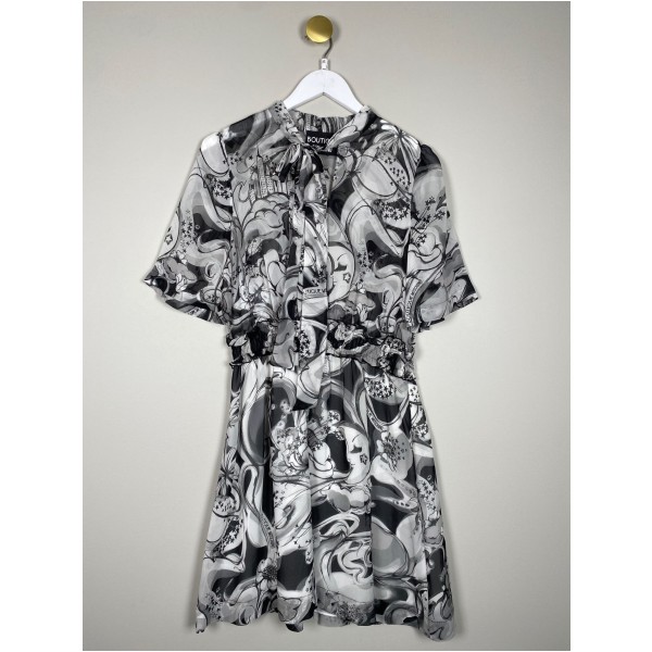 Boutique Moschino str. XS/S <br/> sort/lys kjole med motiv