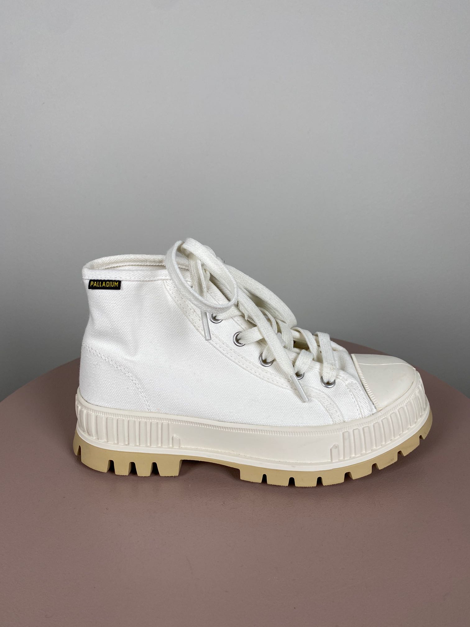 Palladium str. 36 <br/> råhvid canvas støvle